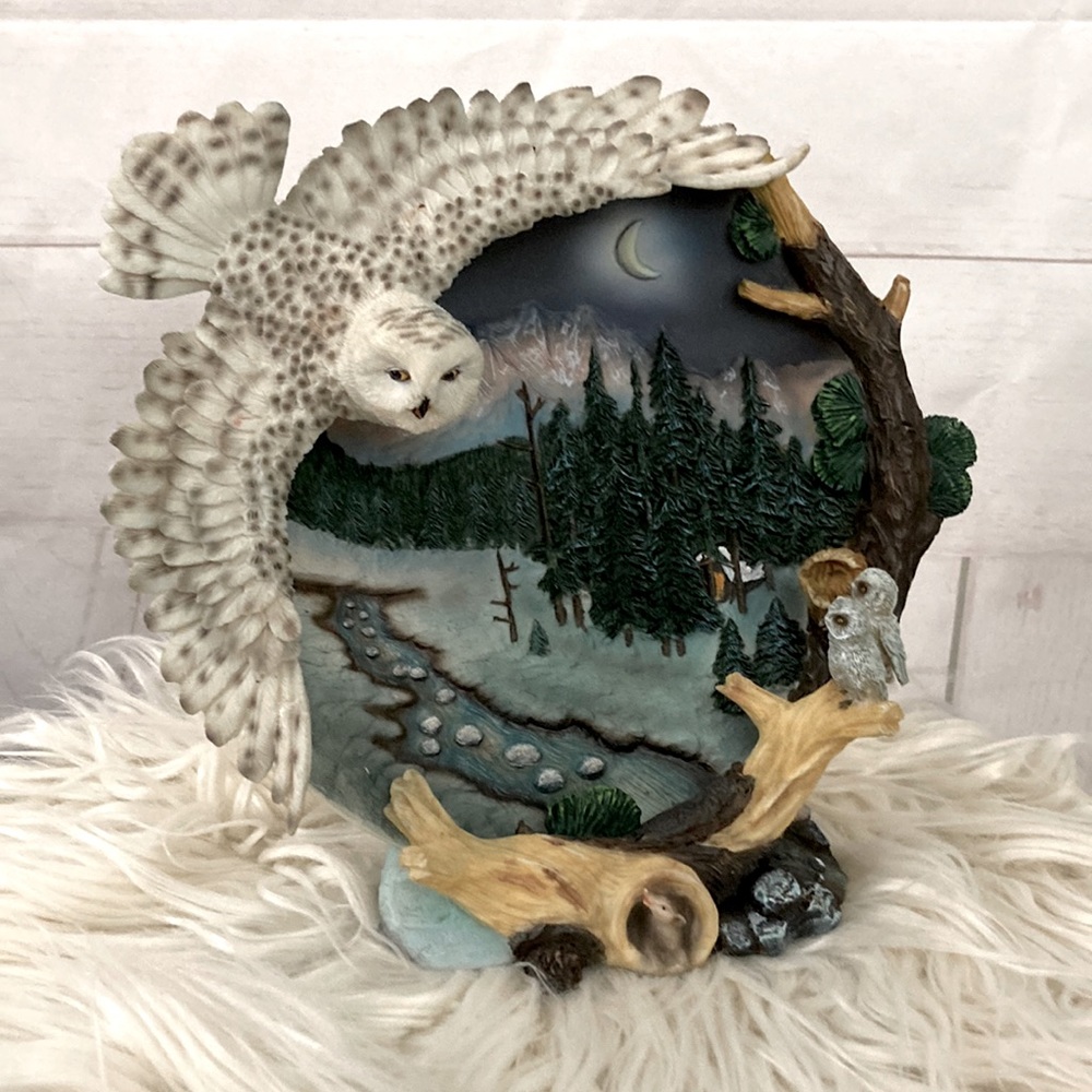 Snow Owl Resin Plate & Stand